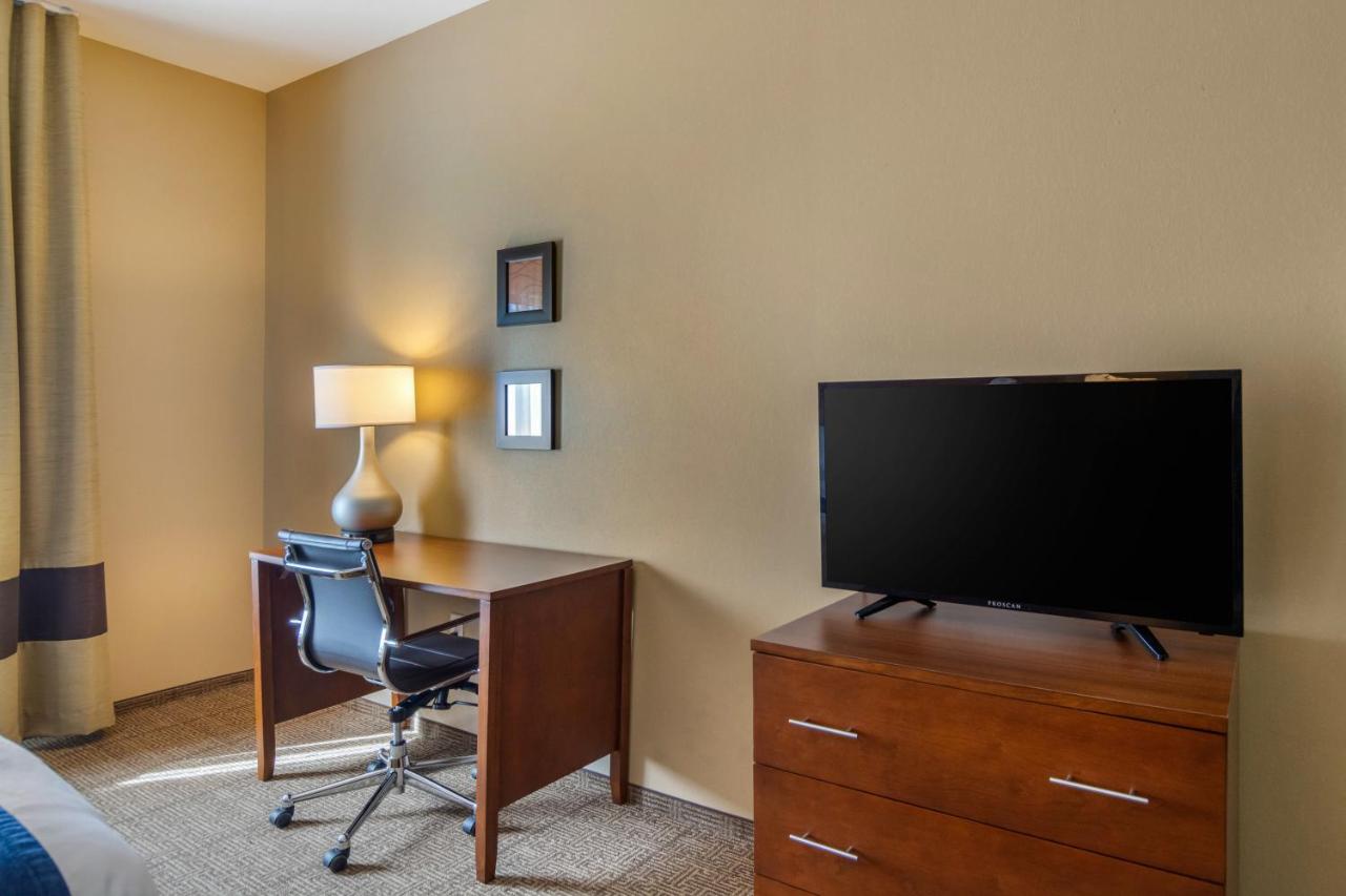 King Suite - Non-Smoking at Comfort Inn South Chesterfield - Colonial Heights