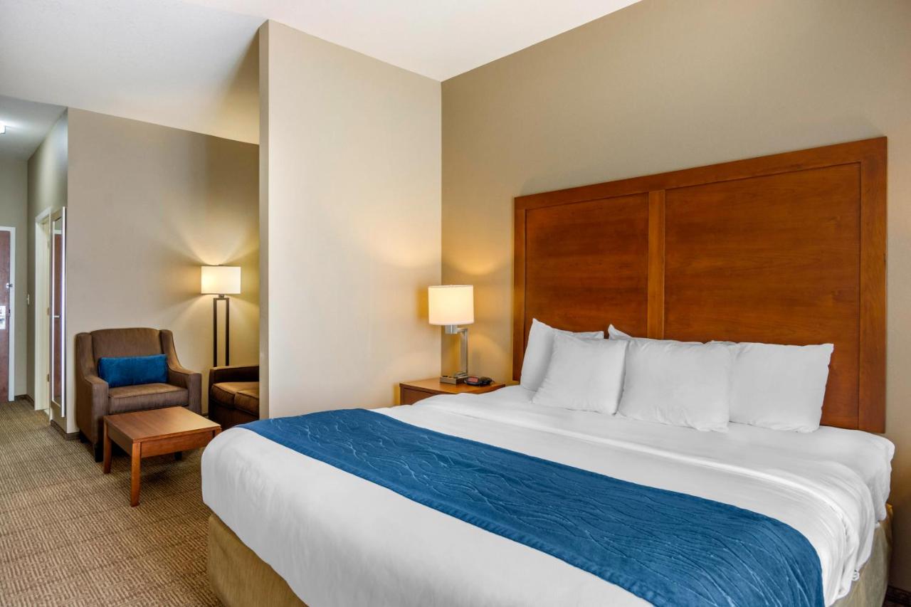 King Suite - Non-Smoking at Comfort Inn South Chesterfield - Colonial Heights