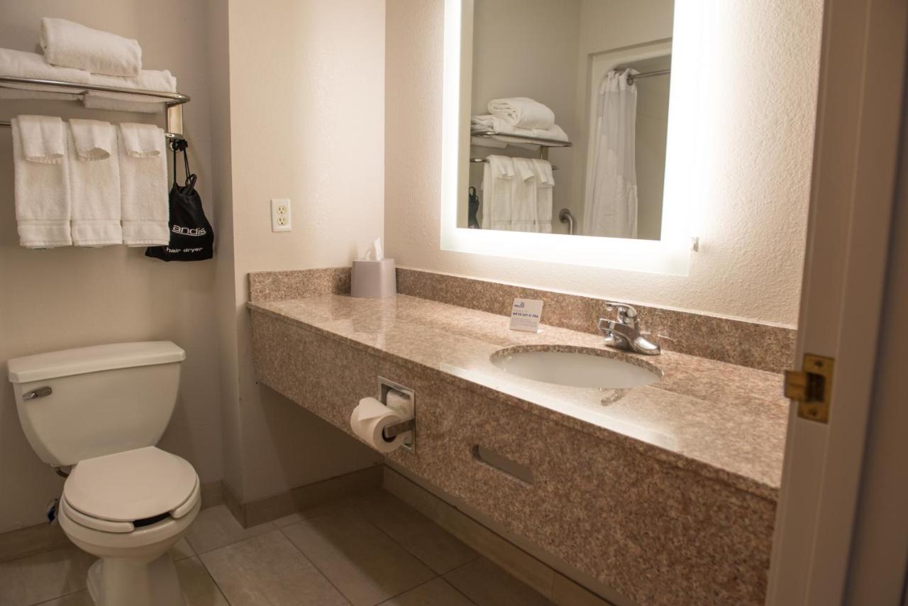 Room Selected at Check-In at Holiday Inn Express & Suites Elkhart by IHG