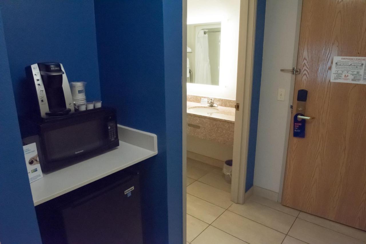 Room Selected at Check-In at Holiday Inn Express & Suites Elkhart by IHG