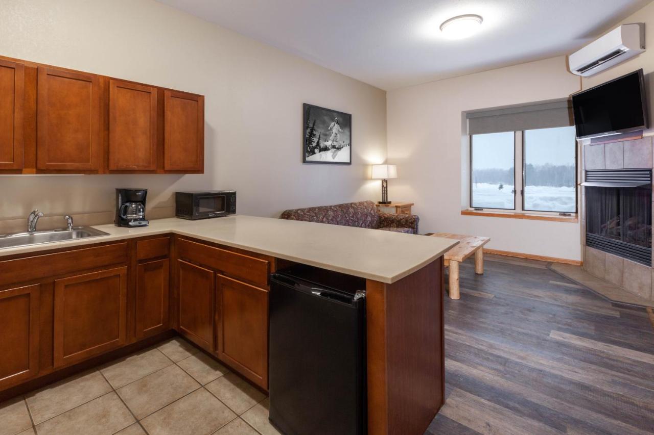 One-Bedroom Cedar Haus Suite - Non-Smoking at Pine Mountain Ski & Golf Resort