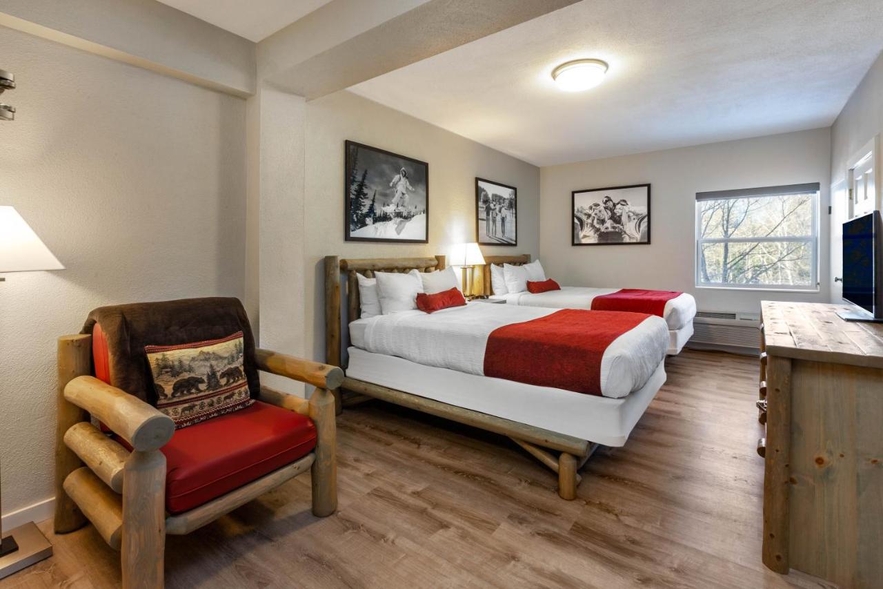 Double Room with Two Double Beds - Non-Smoking at Pine Mountain Ski & Golf Resort