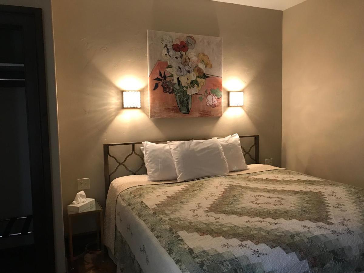 King Room at Riverside Hot Springs Inn & Spa - Adults Only