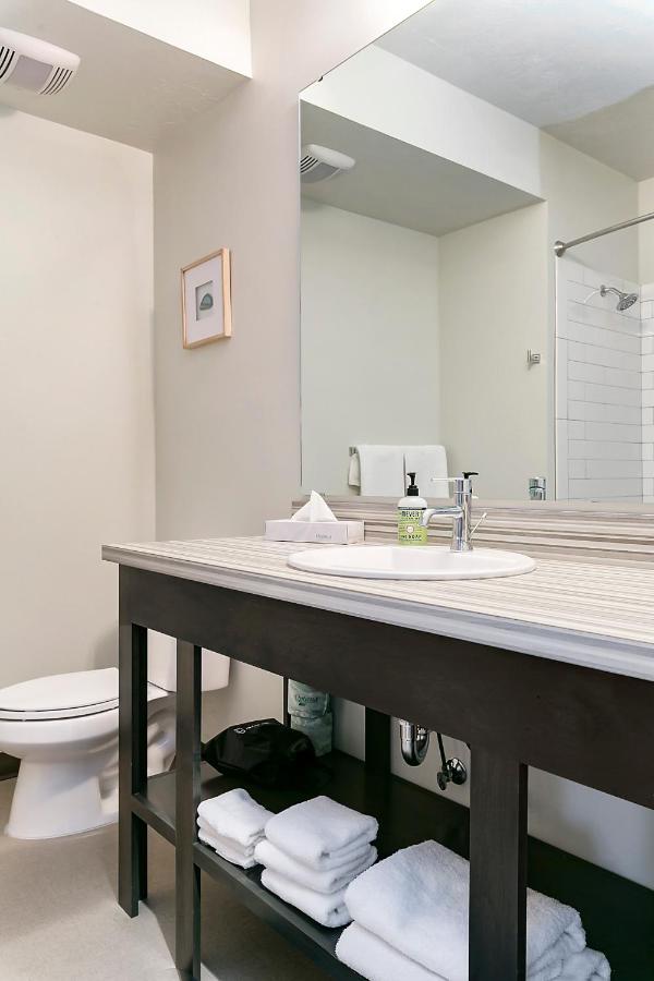 Queen Garden Tub Suite at Silver Creek Hotel