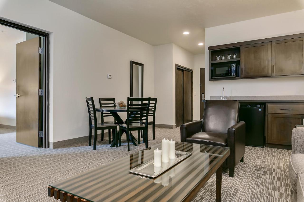 Executive King Suite at Silver Creek Hotel