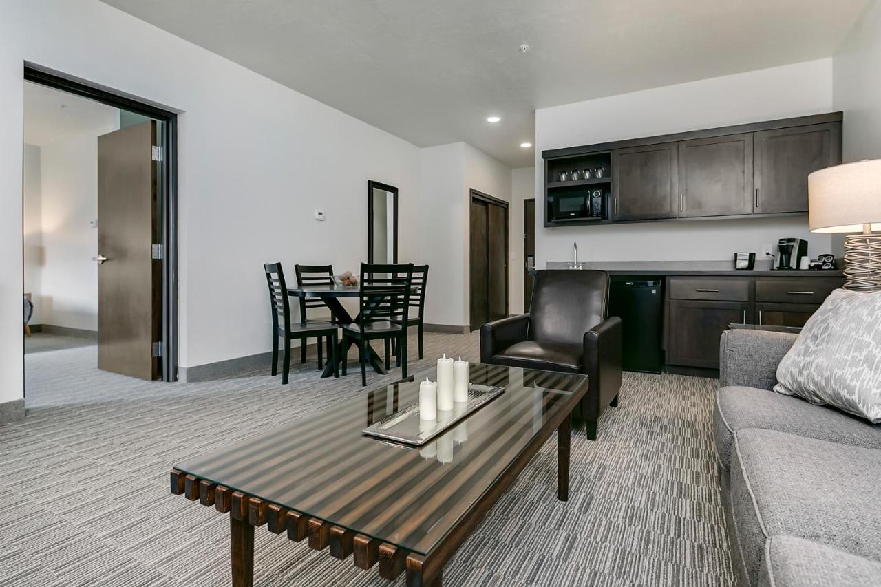 Executive King Suite at Silver Creek Hotel
