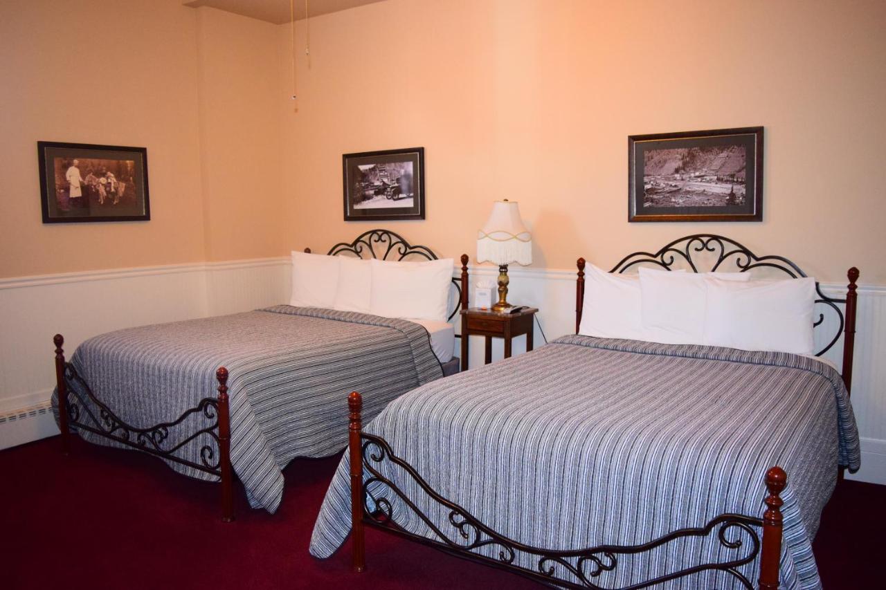 Queen Room with Two Queen Beds at Grand Imperial Hotel