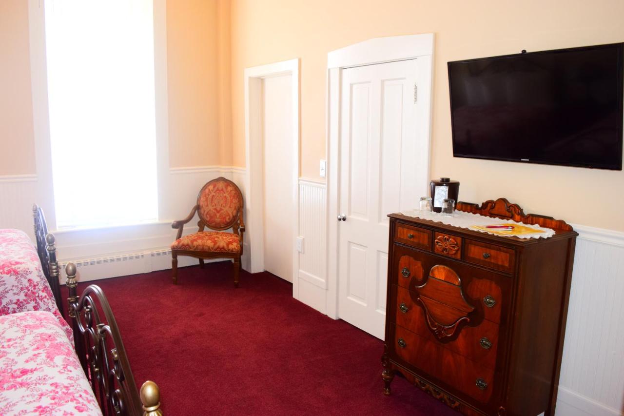 Standard Double Room at Grand Imperial Hotel