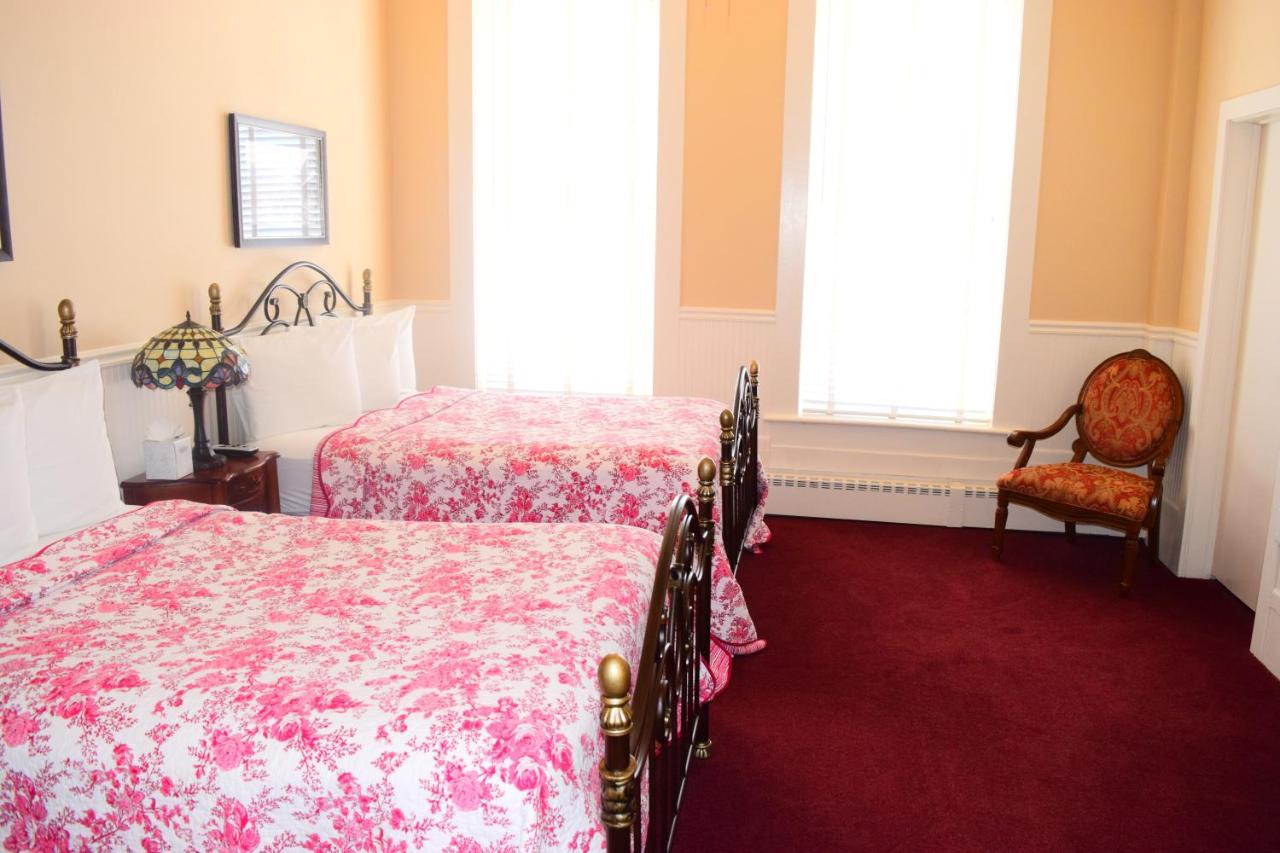 Standard Double Room at Grand Imperial Hotel