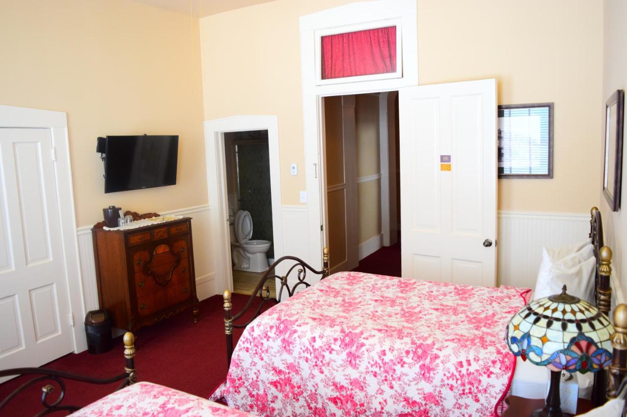 Standard Double Room at Grand Imperial Hotel