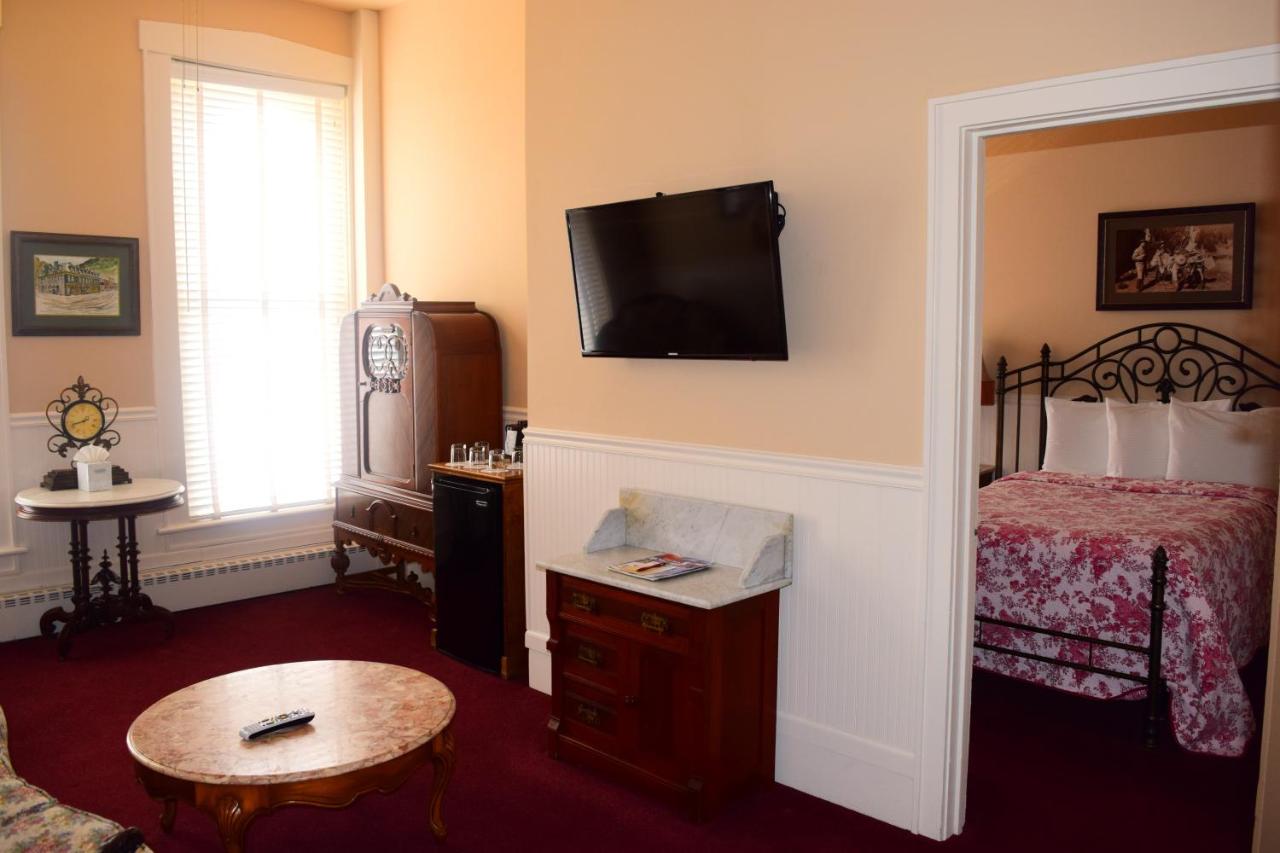 Family Suite at Grand Imperial Hotel