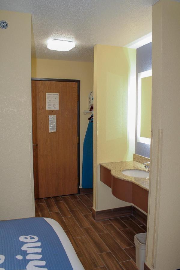 Queen Room with Two Queen Beds - Non-Smoking at Days Inn by Wyndham Batavia Ohio