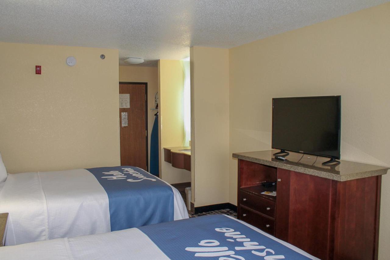 Queen Room with Two Queen Beds - Non-Smoking at Days Inn by Wyndham Batavia Ohio