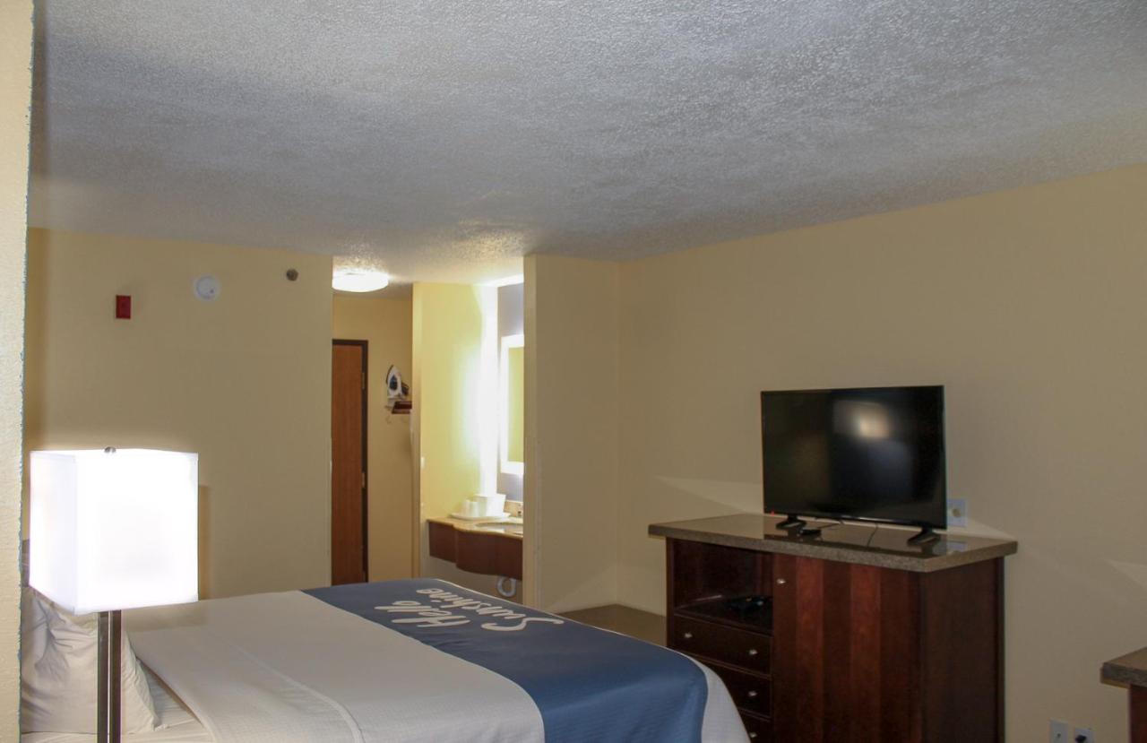 King Room - Non-Smoking at Days Inn by Wyndham Batavia Ohio