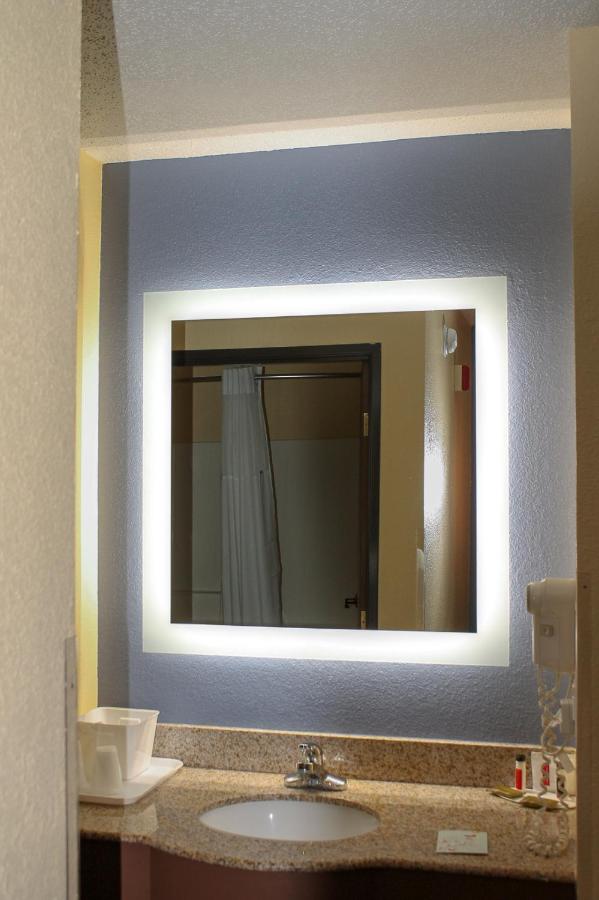King Room - Mobility Access/Non-Smoking at Days Inn by Wyndham Batavia Ohio