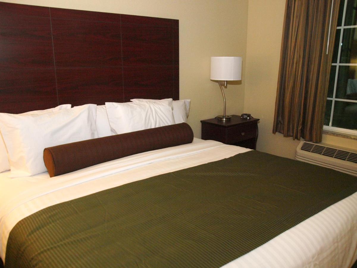 Family Room - Disability Access at Cobblestone Inn & Suites - Vinton