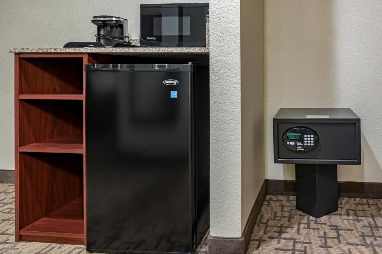 Deluxe King Room at Cobblestone Inn & Suites - Lamoni
