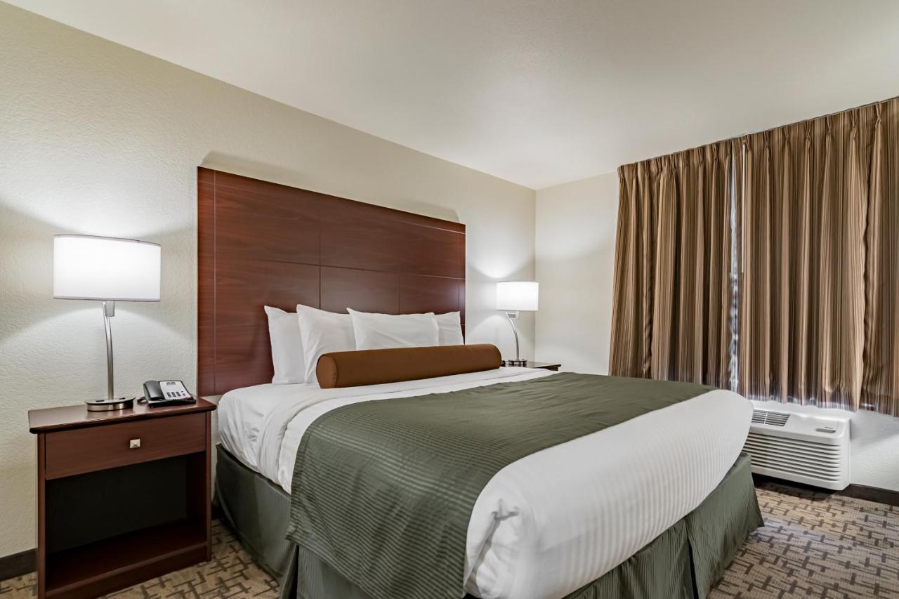 King Room - Disability Access at Cobblestone Inn & Suites - Lamoni