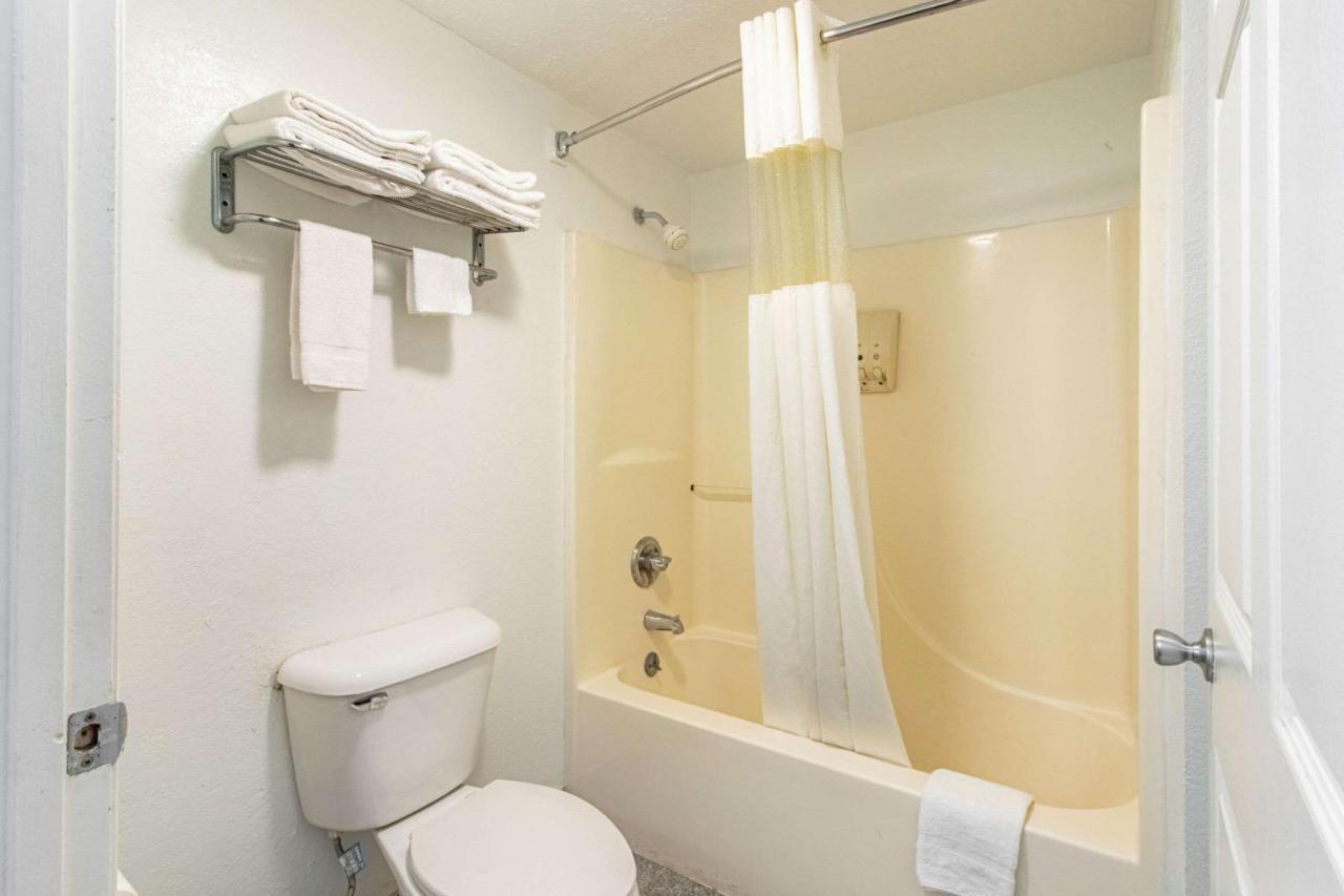 Room #26241306 at Quality Inn & Suites Dickson