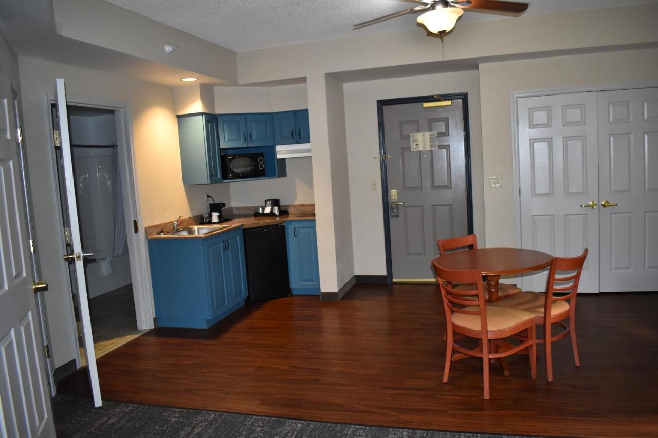 Queen Studio Suite - Non-Smoking at Country Inn & Suites by Radisson, Hagerstown, MD