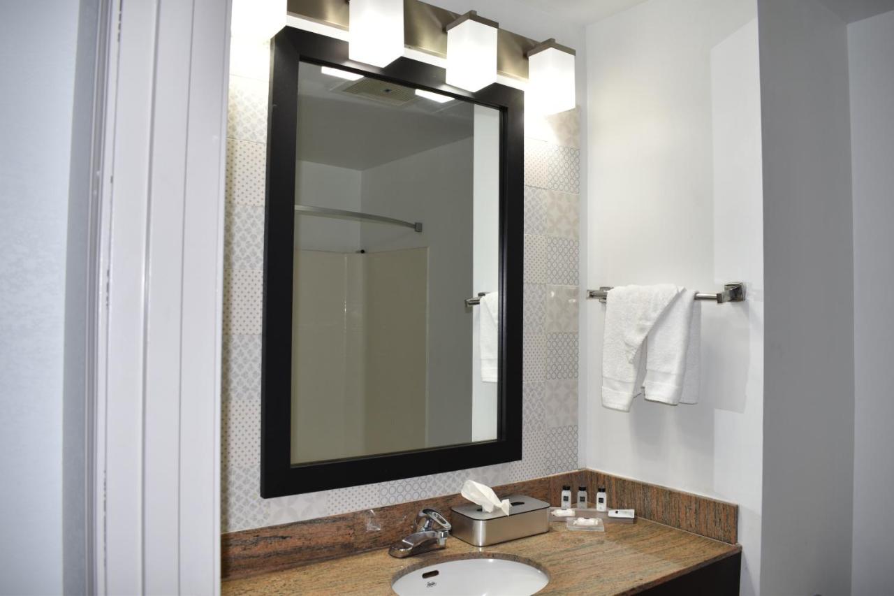 Queen Studio Suite - Non-Smoking at Country Inn & Suites by Radisson, Hagerstown, MD