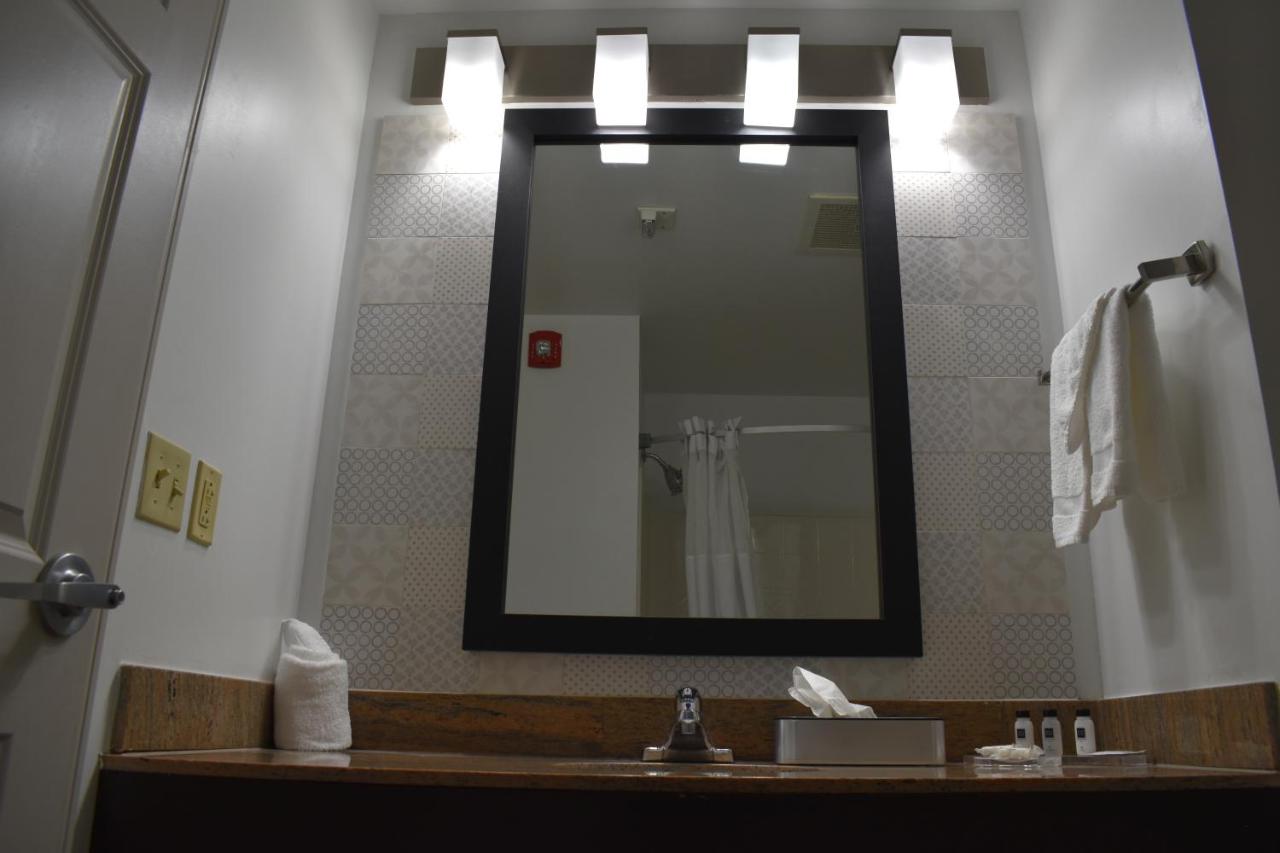 King Room - Hearing Accessible/Non-Smoking at Country Inn & Suites by Radisson, Hagerstown, MD
