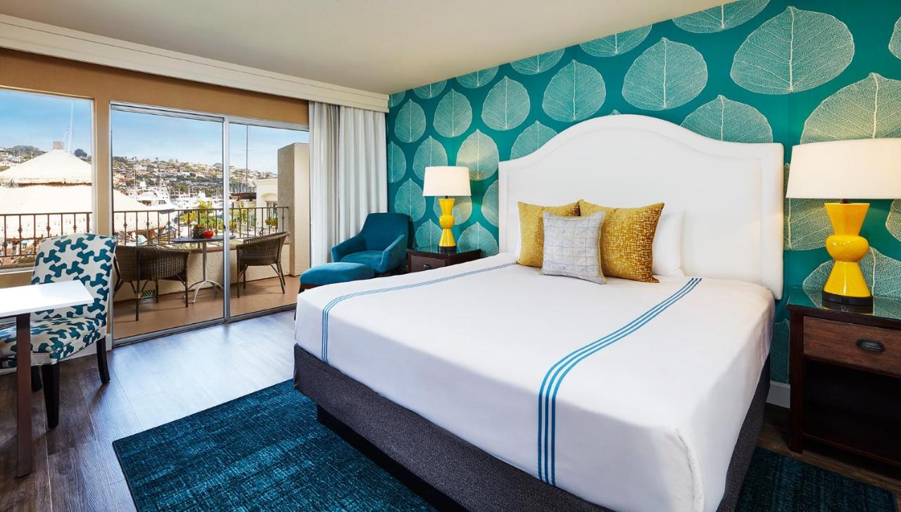 Standard King Room at Kona Kai San Diego