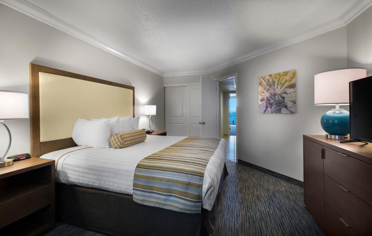 Premium Oceanfront One Bedroom King Suite-1 King Bed with 1 Double Wall Bed at Coral Beach Resort and Suites