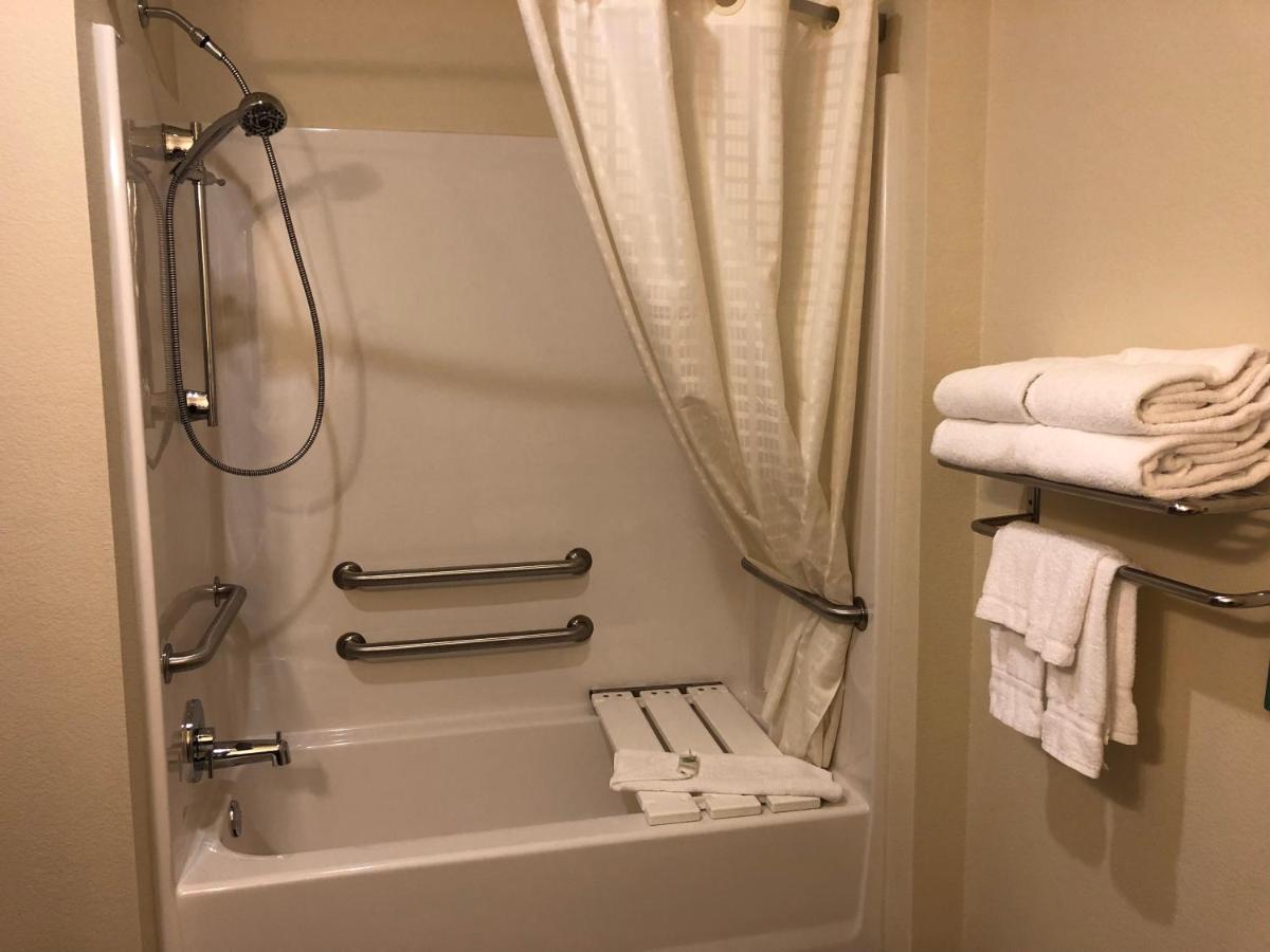 King Room - Disability Access at Cobblestone Hotel & Suites - Paxton
