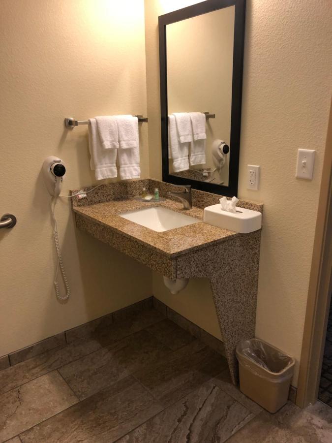 King Room - Disability Access at Cobblestone Hotel & Suites - Paxton