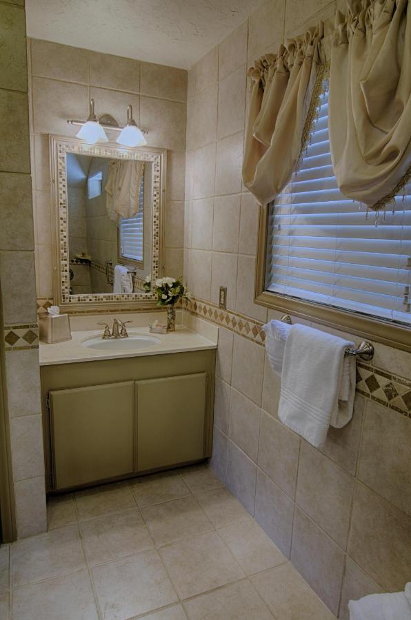 Deluxe King Suite at The North Shore Inn