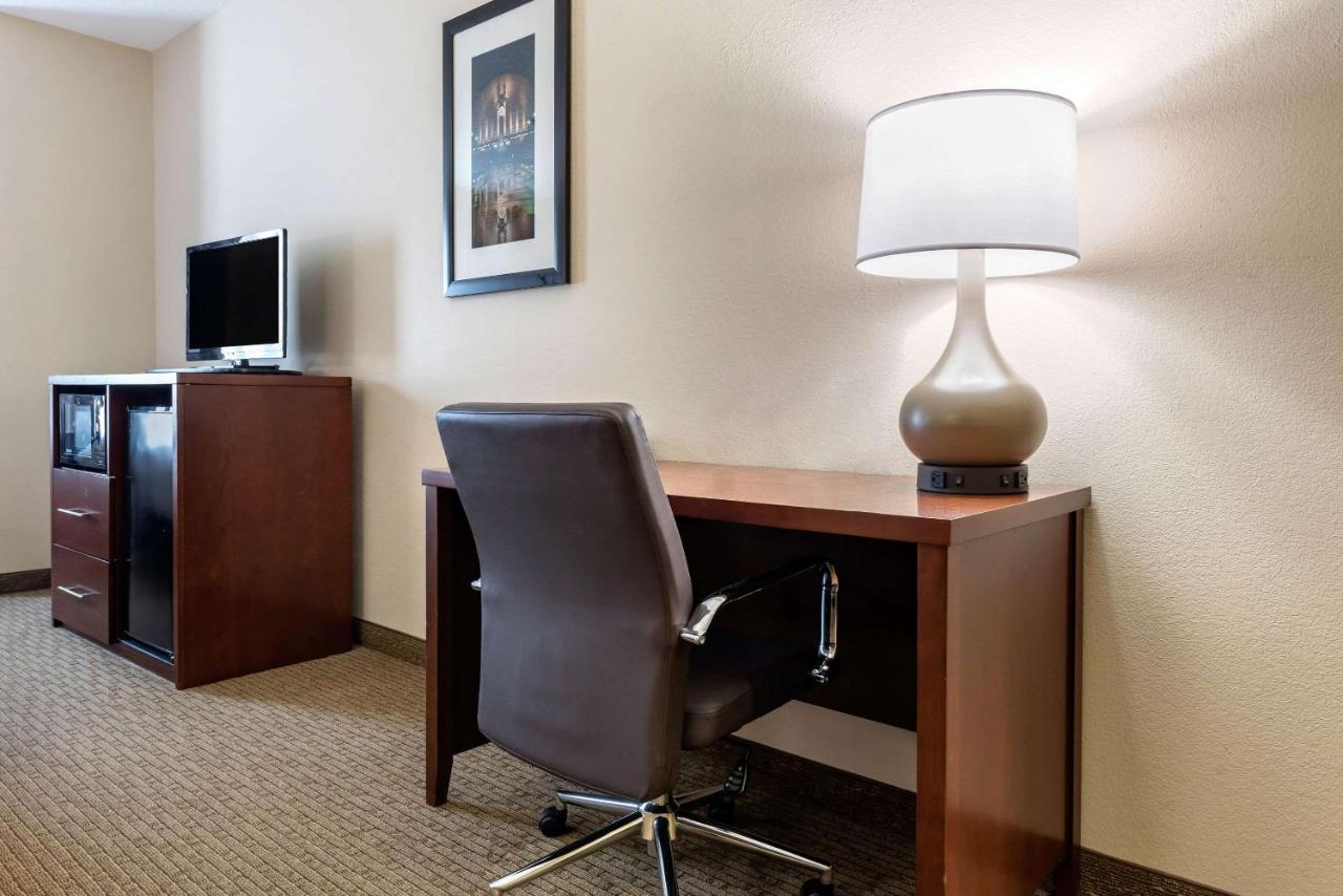Queen Suite with Two Queen Beds - Non-Smoking at Comfort Suites Cincinnati Airport