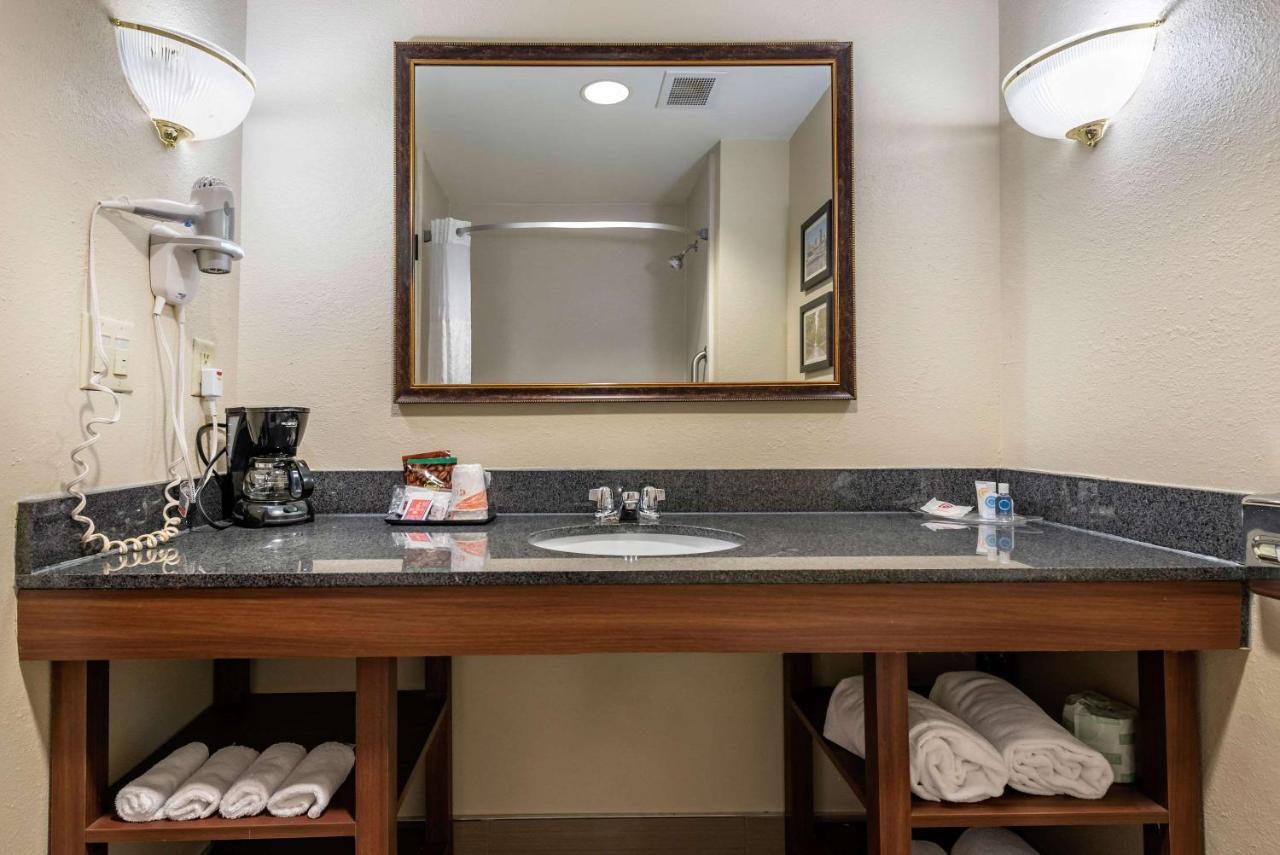 King Suite - Non-Smoking at Comfort Suites Cincinnati Airport