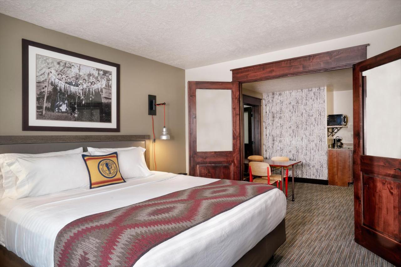  | Yellowstone Park Hotel