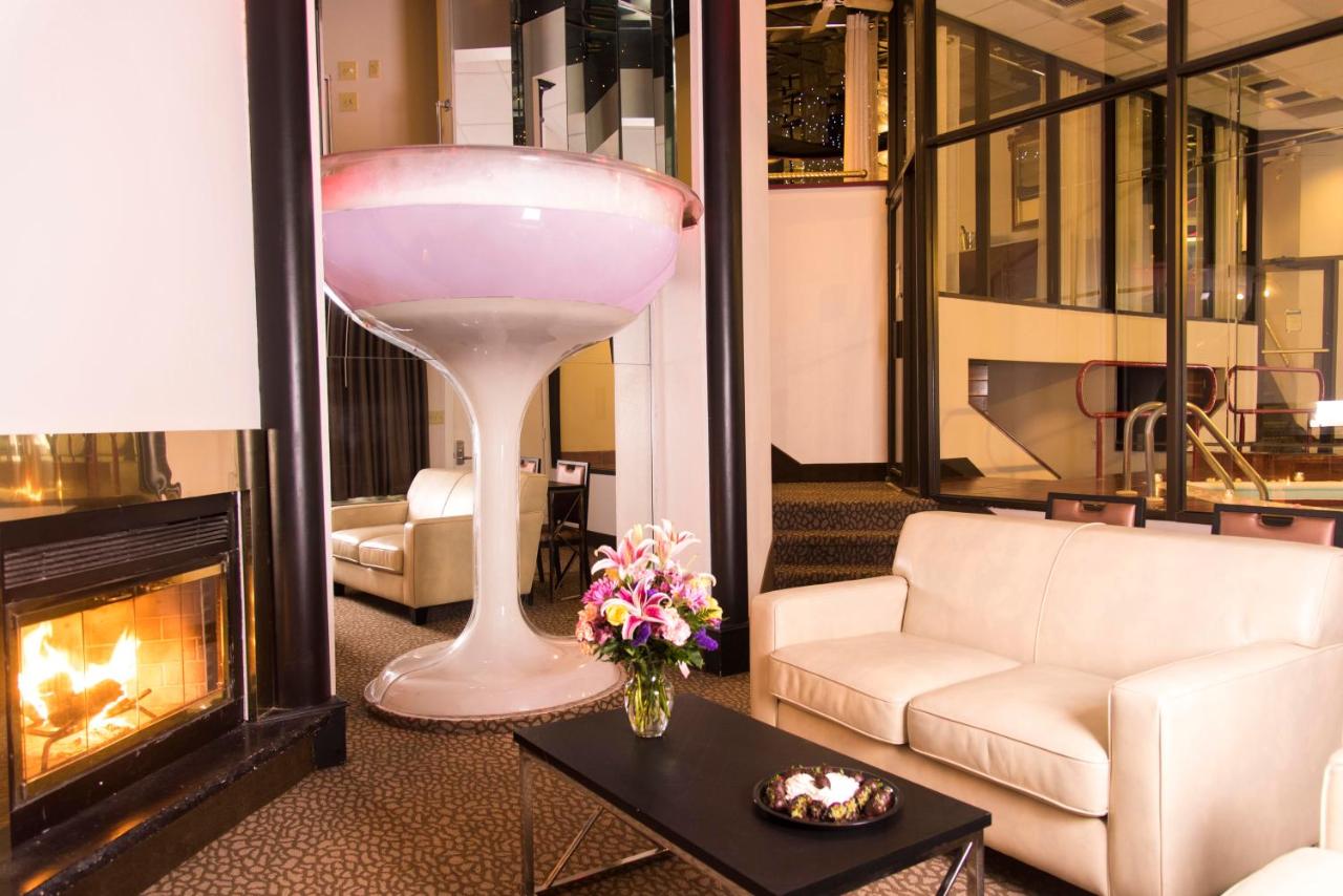 Champagne Tower Suite at Paradise Stream Resort
