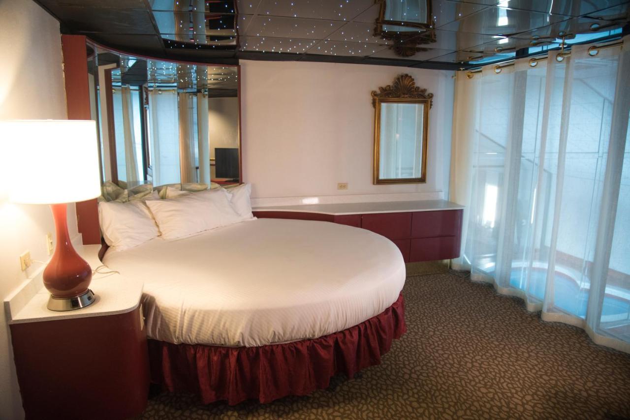 Champagne Tower Suite at Paradise Stream Resort