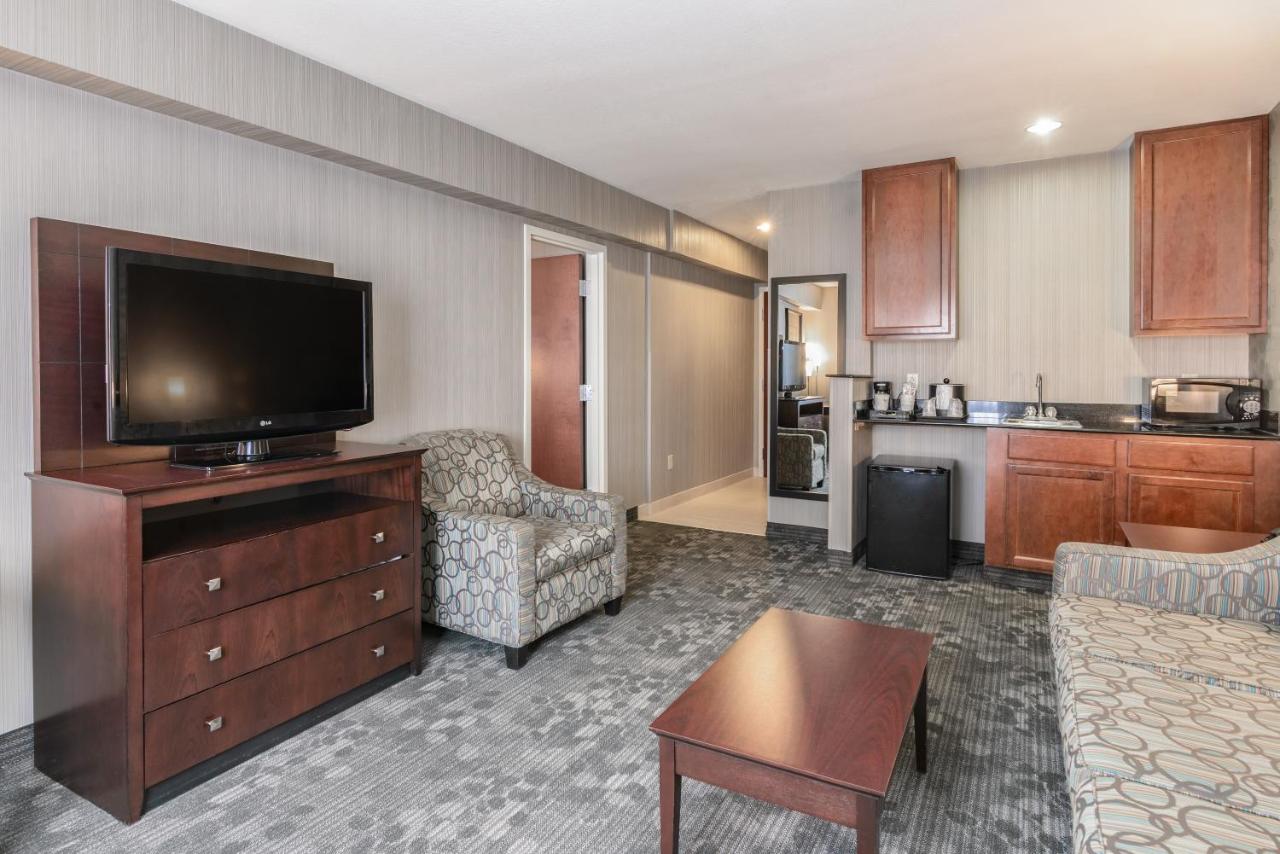 Queen Suite with Two Queen Bed at Best Western Concord Inn & Suites