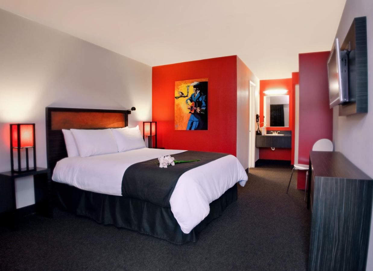 Queen Room at Hotel Ruby