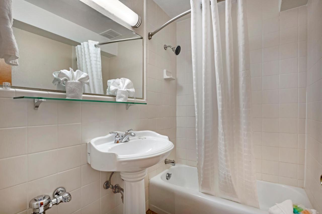 Double Room with Two Double Beds - Non-Smoking at The Capitol Hotel