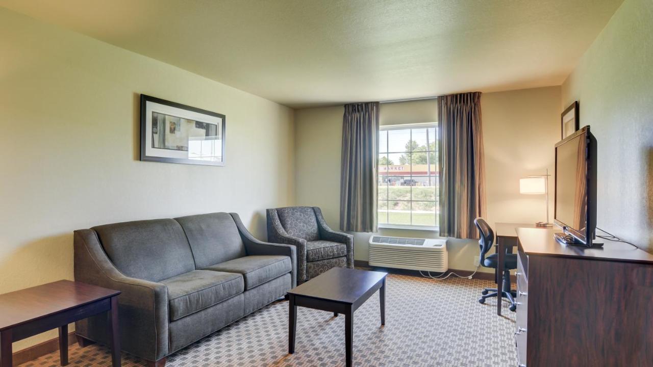 Family Room - Disability Access at Cobblestone Inn & Suites - Kersey