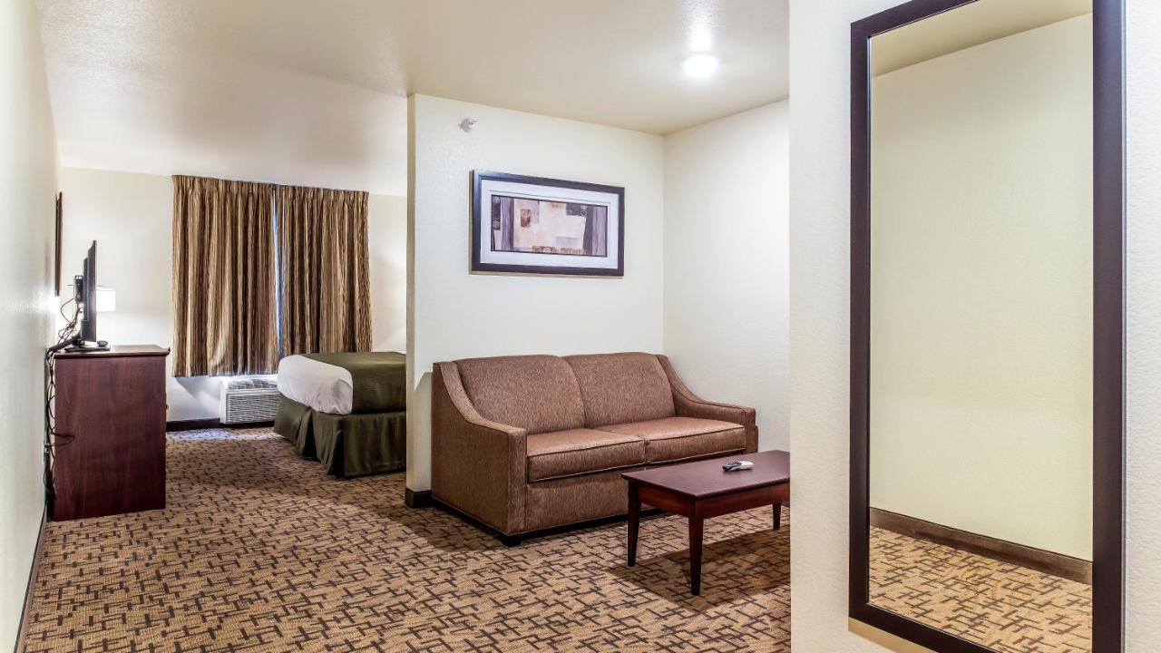 King Studio with Sofa Bed - Accessible at Cobblestone Hotel & Suites - Hutchinson