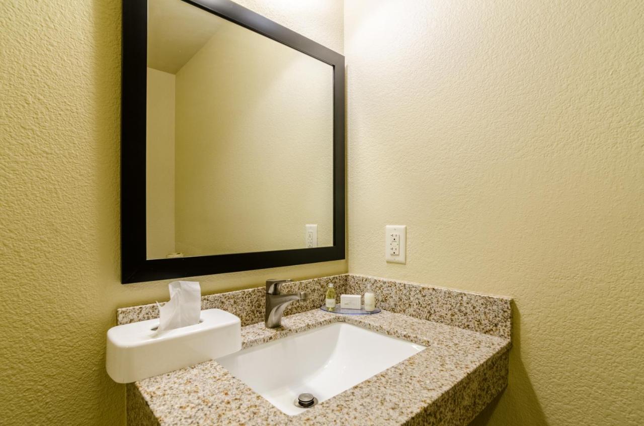 King Room - Disability Access at Cobblestone Inn & Suites - Ord