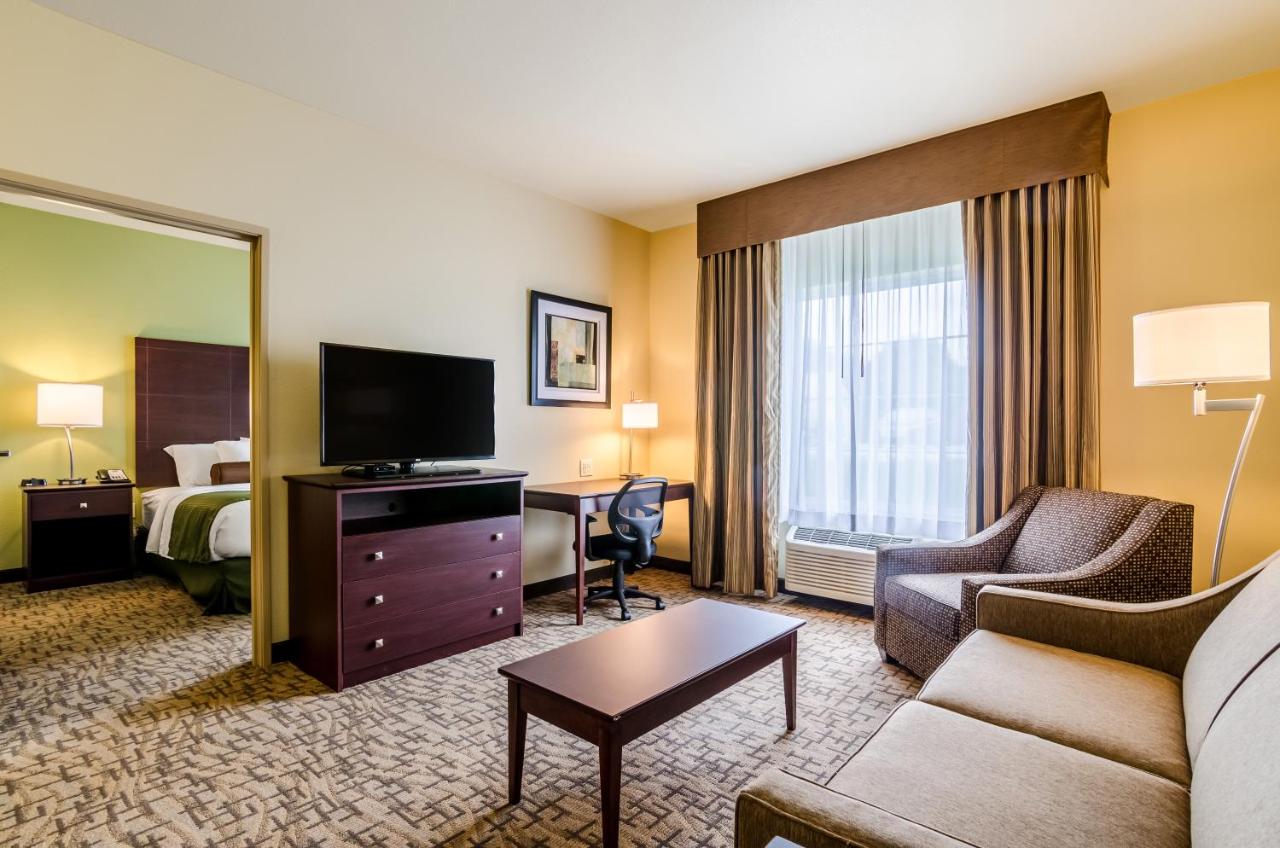 Family Room - Disability Access at Cobblestone Inn & Suites - Ord