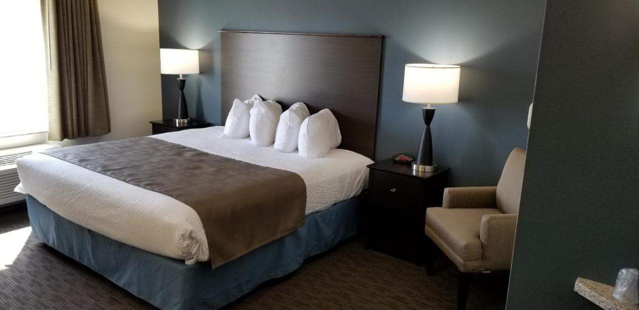 King Room - Mobility Access/Non-Smoking at AmericInn by Wyndham Sioux Falls North