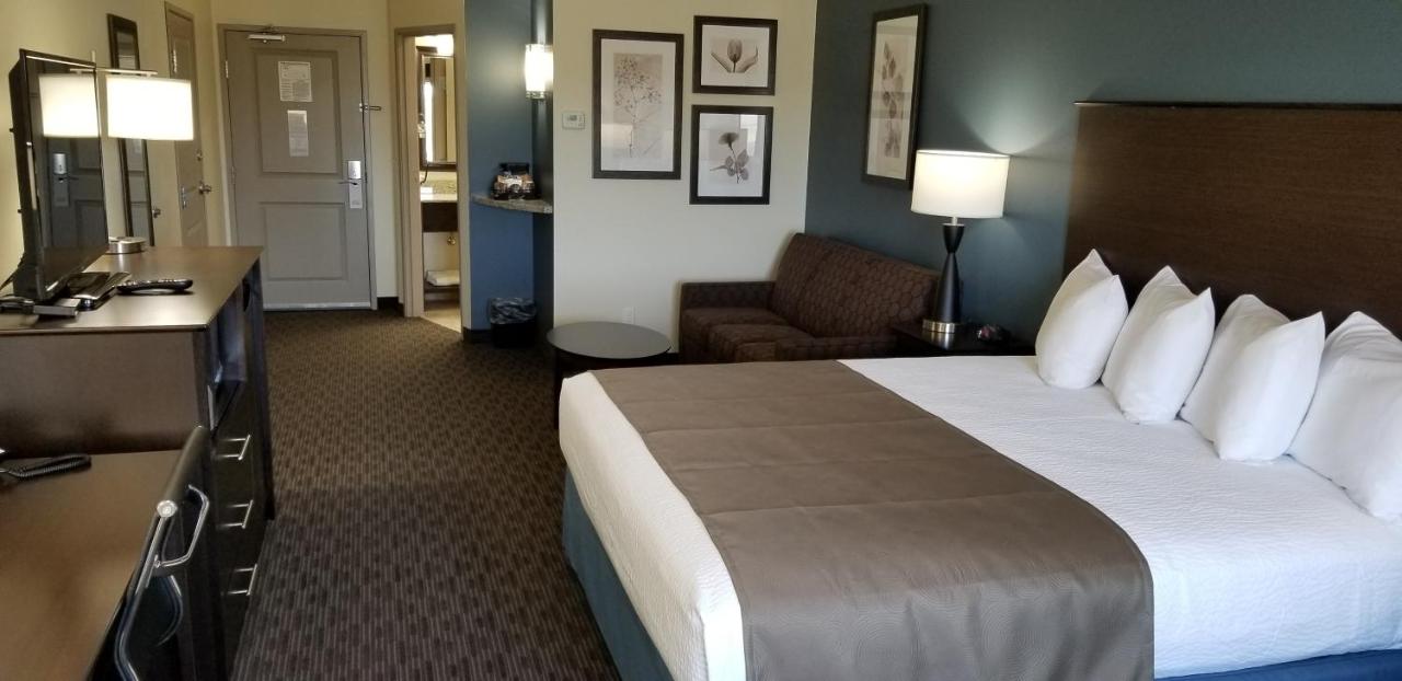 Business King Room - Non-Smoking at AmericInn by Wyndham Sioux Falls North
