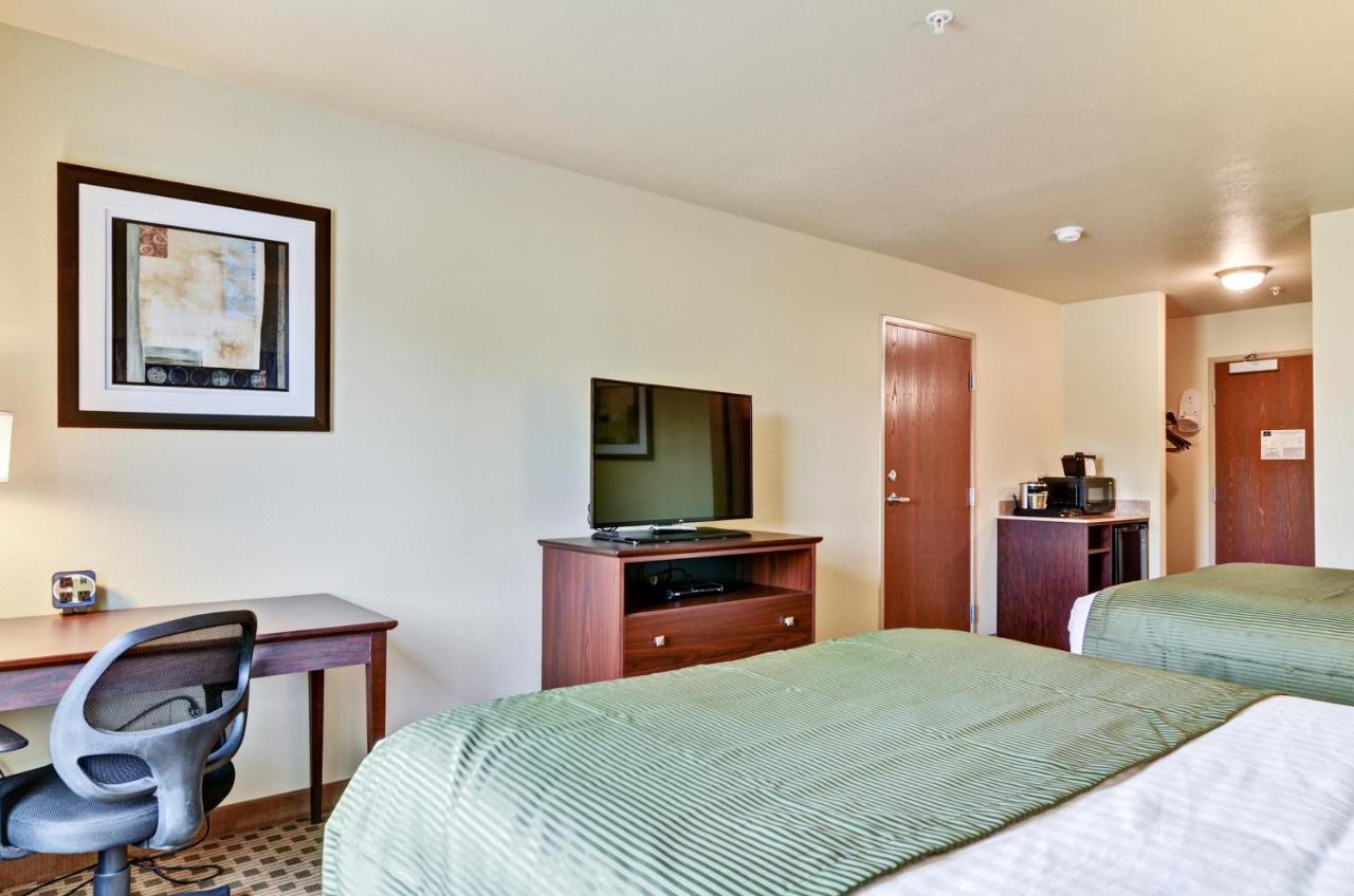 Queen Room with Two Queen Beds at Castle Rock Inn & Suites