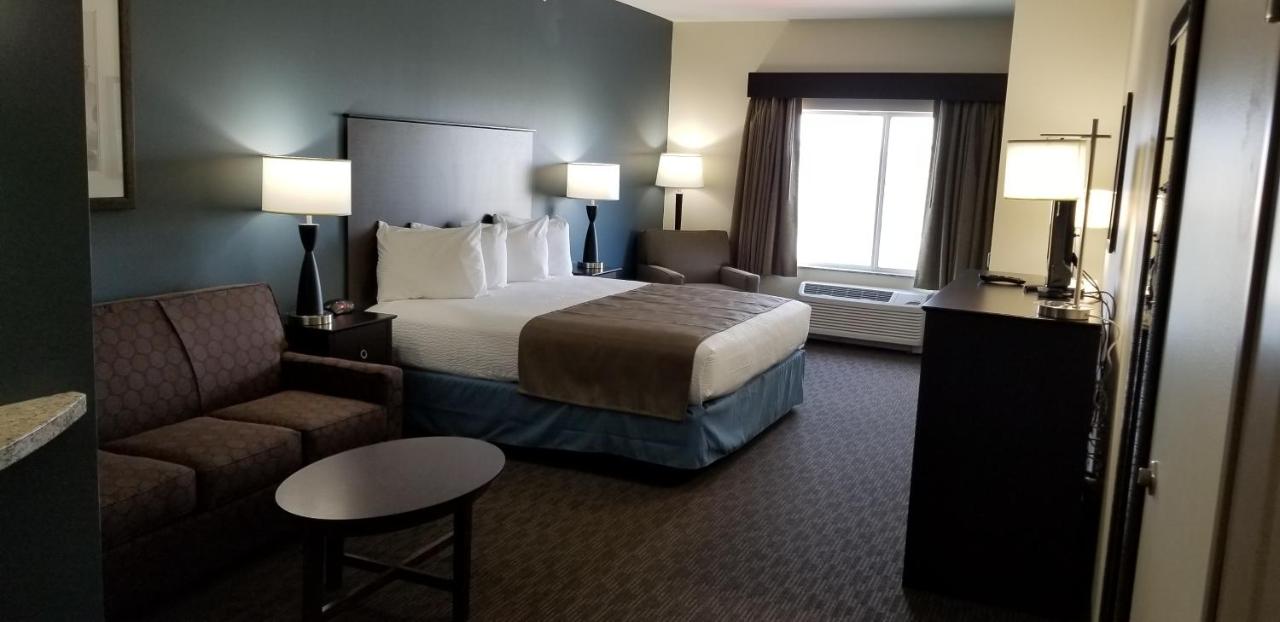 Deluxe Business Room with King Bed - Non Smoking at AmericInn by Wyndham Sioux Falls North