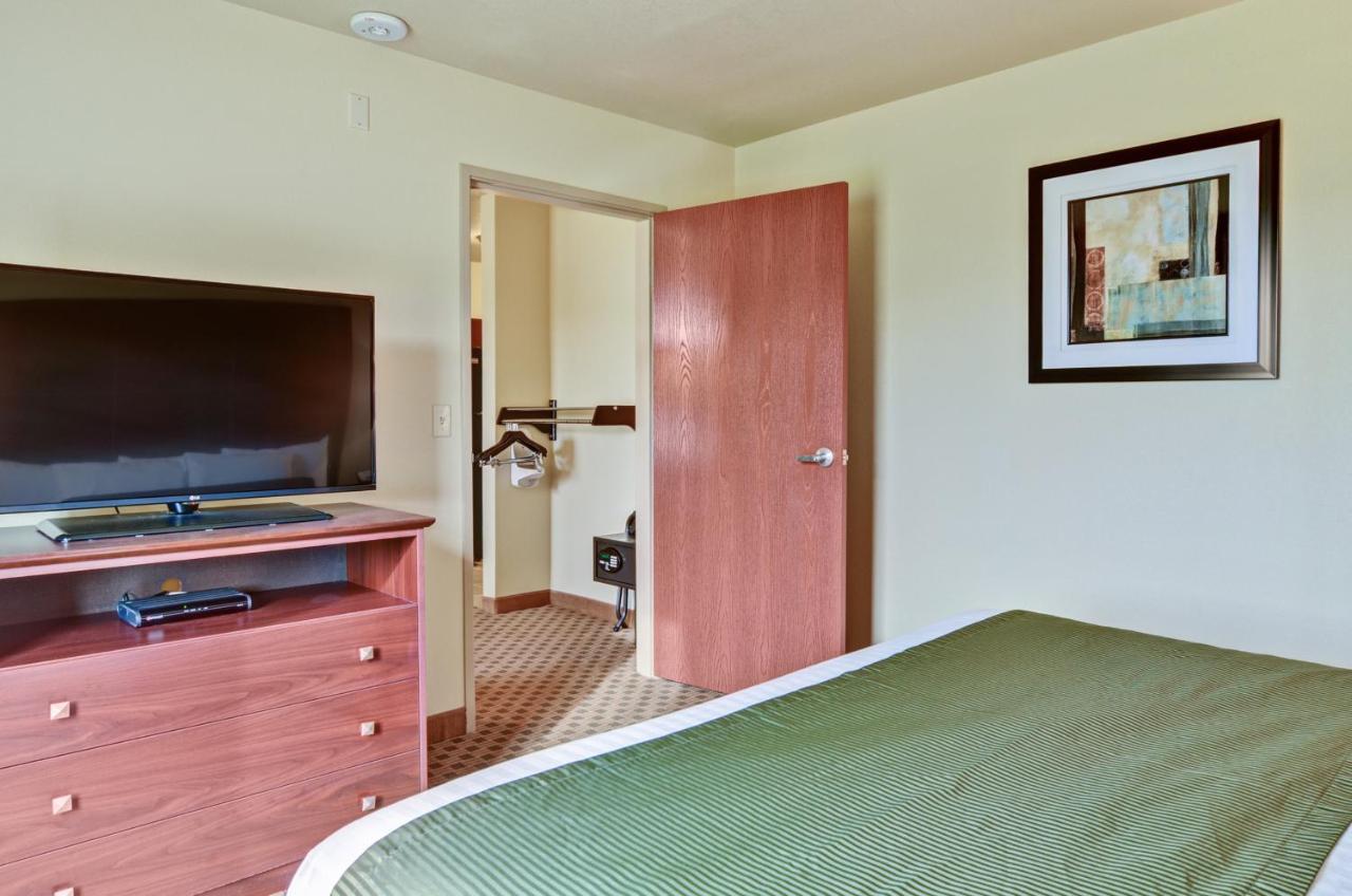 King Suite with Sofa Bed- Disability Access - Non-Smoking at Cobblestone Inn & Suites - Rugby