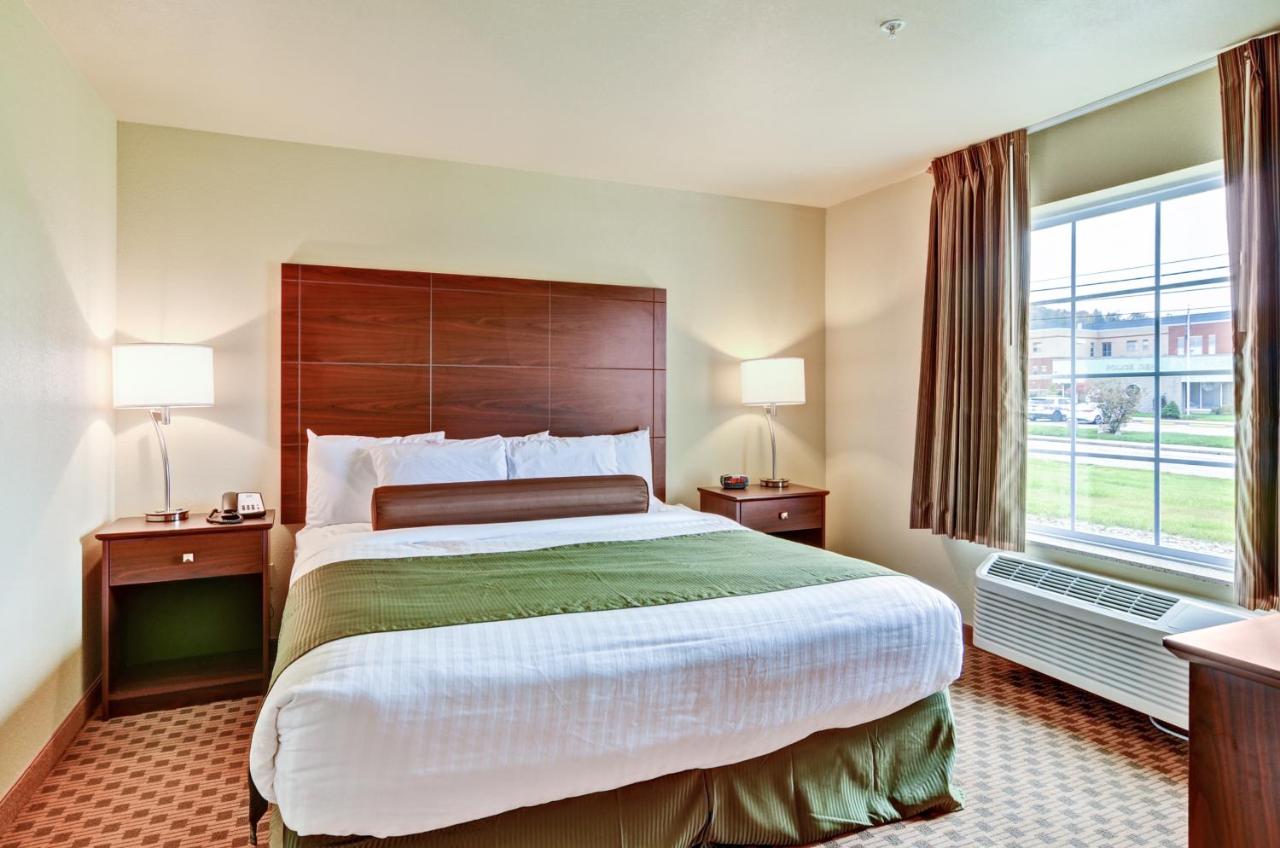 King Suite with Sofa Bed- Disability Access - Non-Smoking at Cobblestone Inn & Suites - Rugby