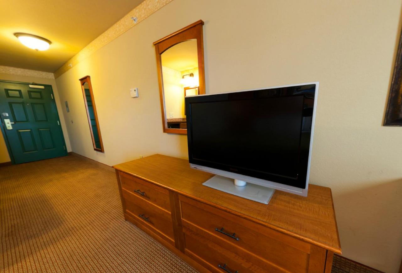 King Room - Disability Access at Country Inn & Suites by Radisson, Portage, IN